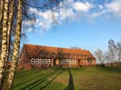 Unser Haus mit Blick von der Rasen-/Spielfläche.