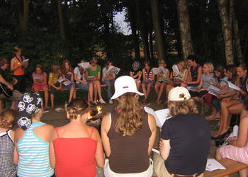 Die Lagerfeuerstelle direkt hinter dem Haus.
