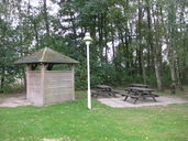 Picknickplatz und Raucherhütte
