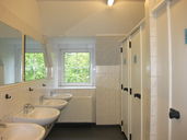 Waschraum auf dem rechten Flur